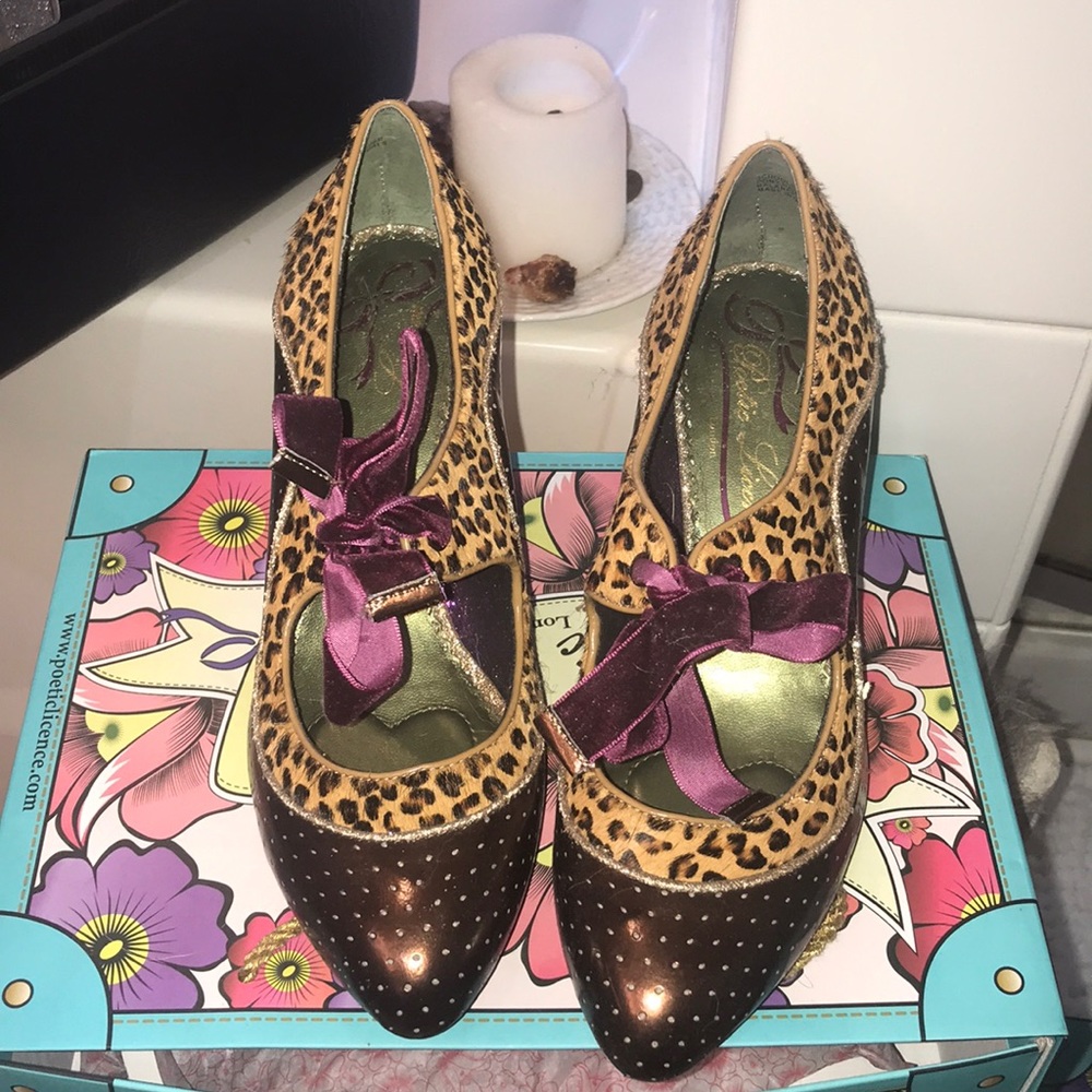 Poetic License leopard heels EUC